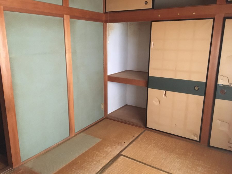作業後の2階和室(簞笥と押入れ)